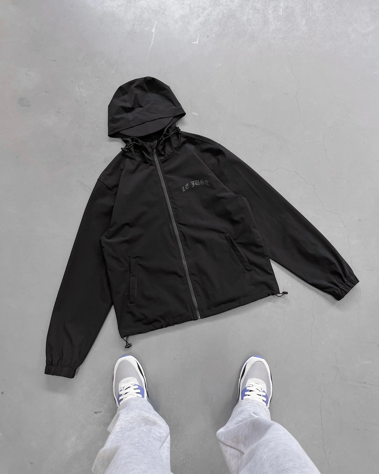 Le Just Windbreaker