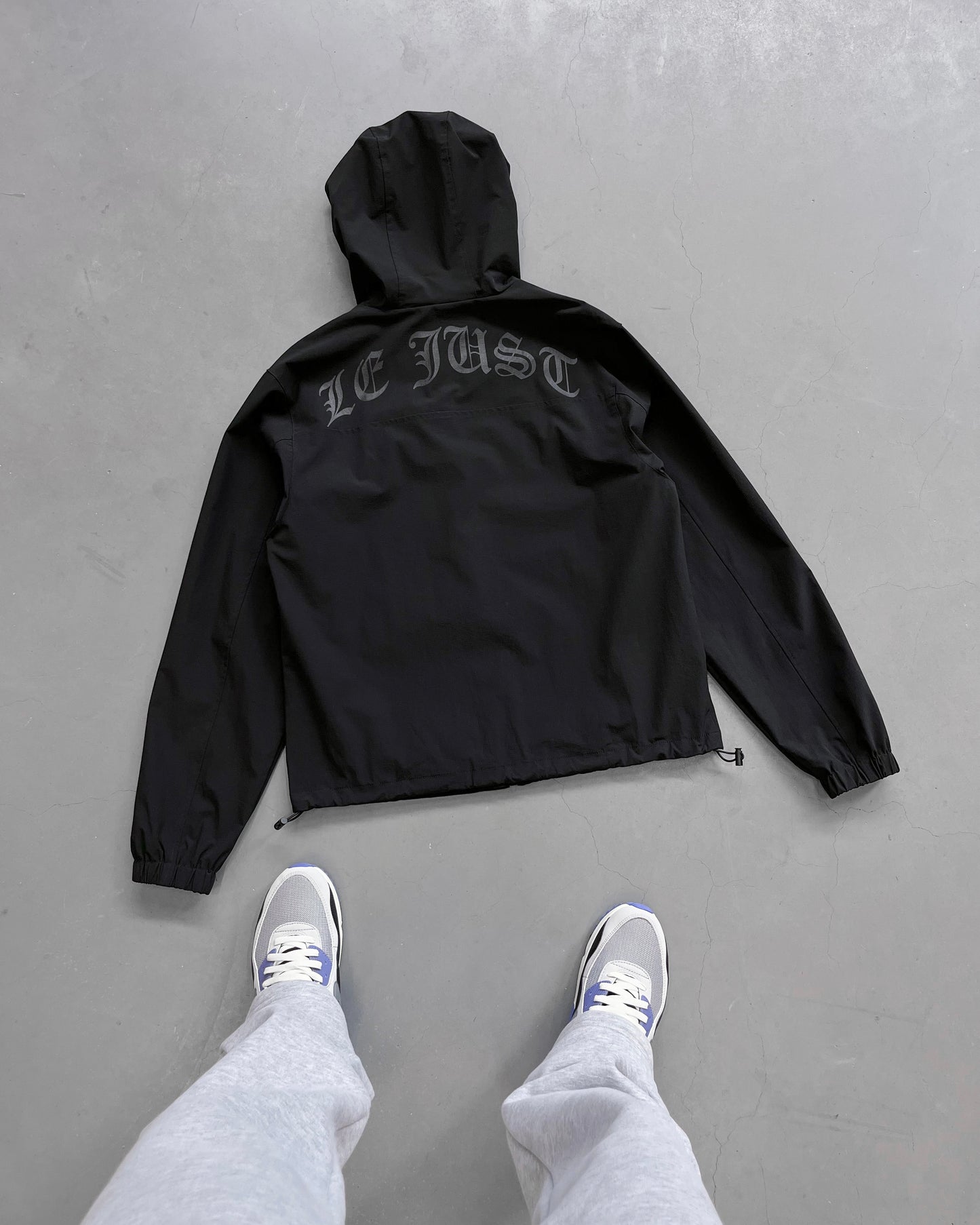 Le Just Windbreaker